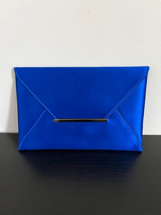 BCBGMaxAzria Handbags - NWOT BCBG MaxAzria Blue Envelope Clutch